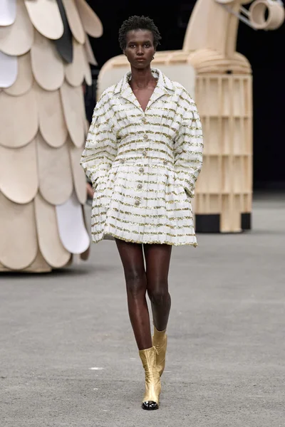 Look 4